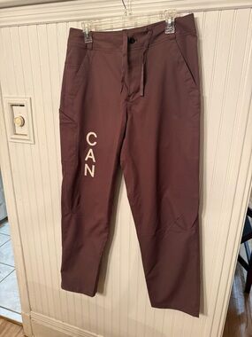 Lululemon Team Canada athletic Pants 32